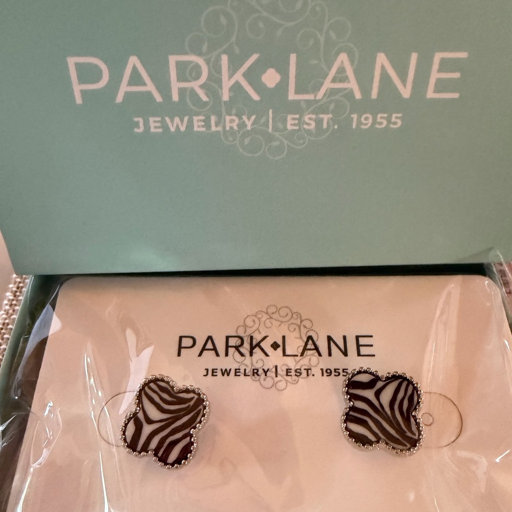 Park Lane - Icon Zebra Print Clover Shaped Earrings - Picture 6 of 6